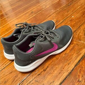 Nike Women's Charcoal and Magenta Sneakers